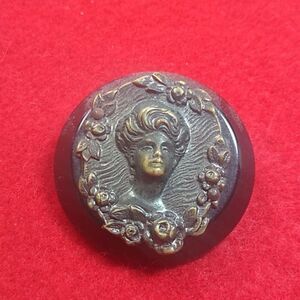 Vintage Figural Bakelite Sewing Button Coat/Cape Cottagecore Grandmacore